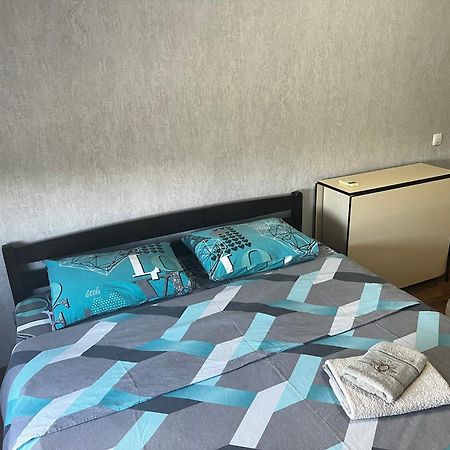 Просторная Квартира В Центре 키시나우 외부 사진